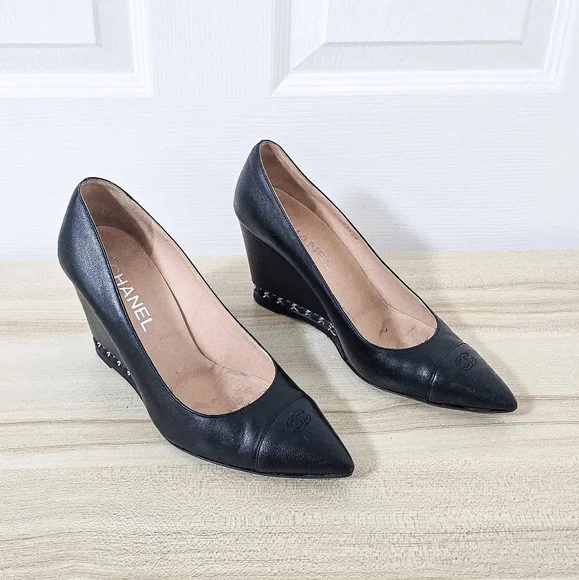 Chanel CC Cap Toe Black Leather Chain Link Wedge Pumps Size EU38/US 7.5-8 - Picture 3 of 16